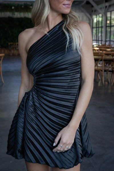 European and american cross-border women's fashion:  autumn new arrival - solid color sleeveless one-shoulder sexy cutout pleated elegant dress