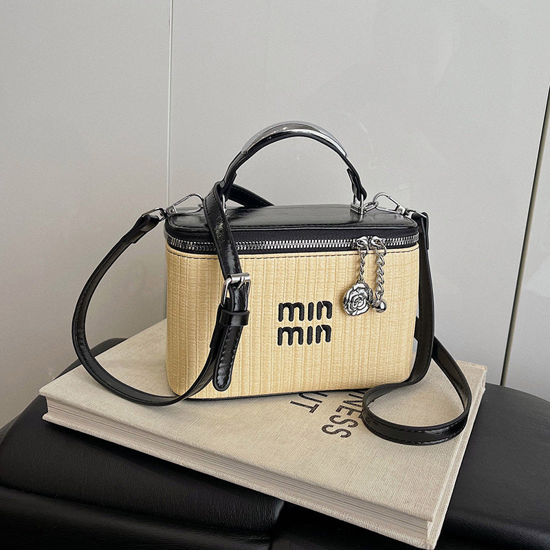 Simple casual messenger bag,  new fashion commuter trend box bag, Korean version of high-end versatile handbag