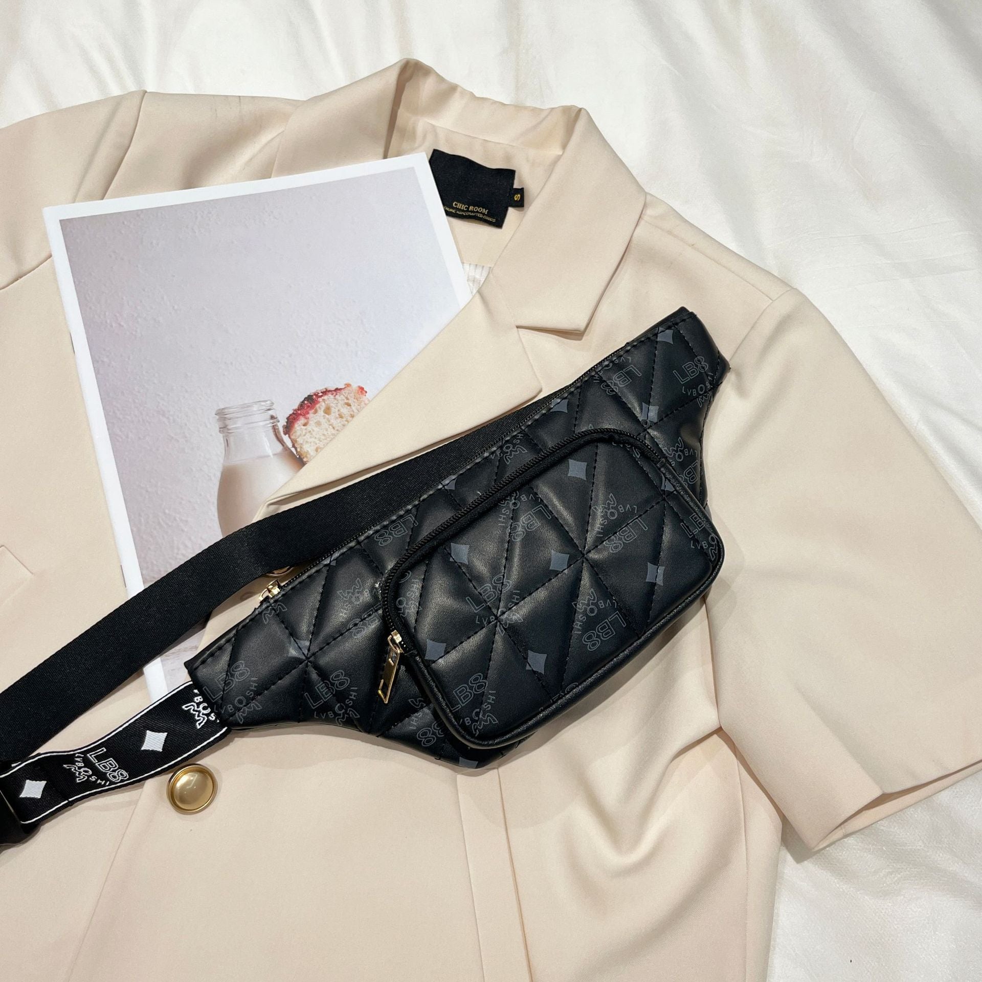 Sports fanny pack 2023women's bag mobile phone satchel women's fashion sports messenger bag versatile mobile phone bag