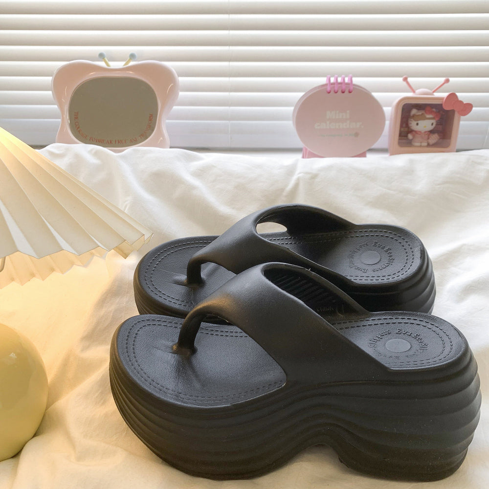 New 2026 summer women's platform sandals: trendy, height-boosting beach slides - versatile flip-flops for everyday wear