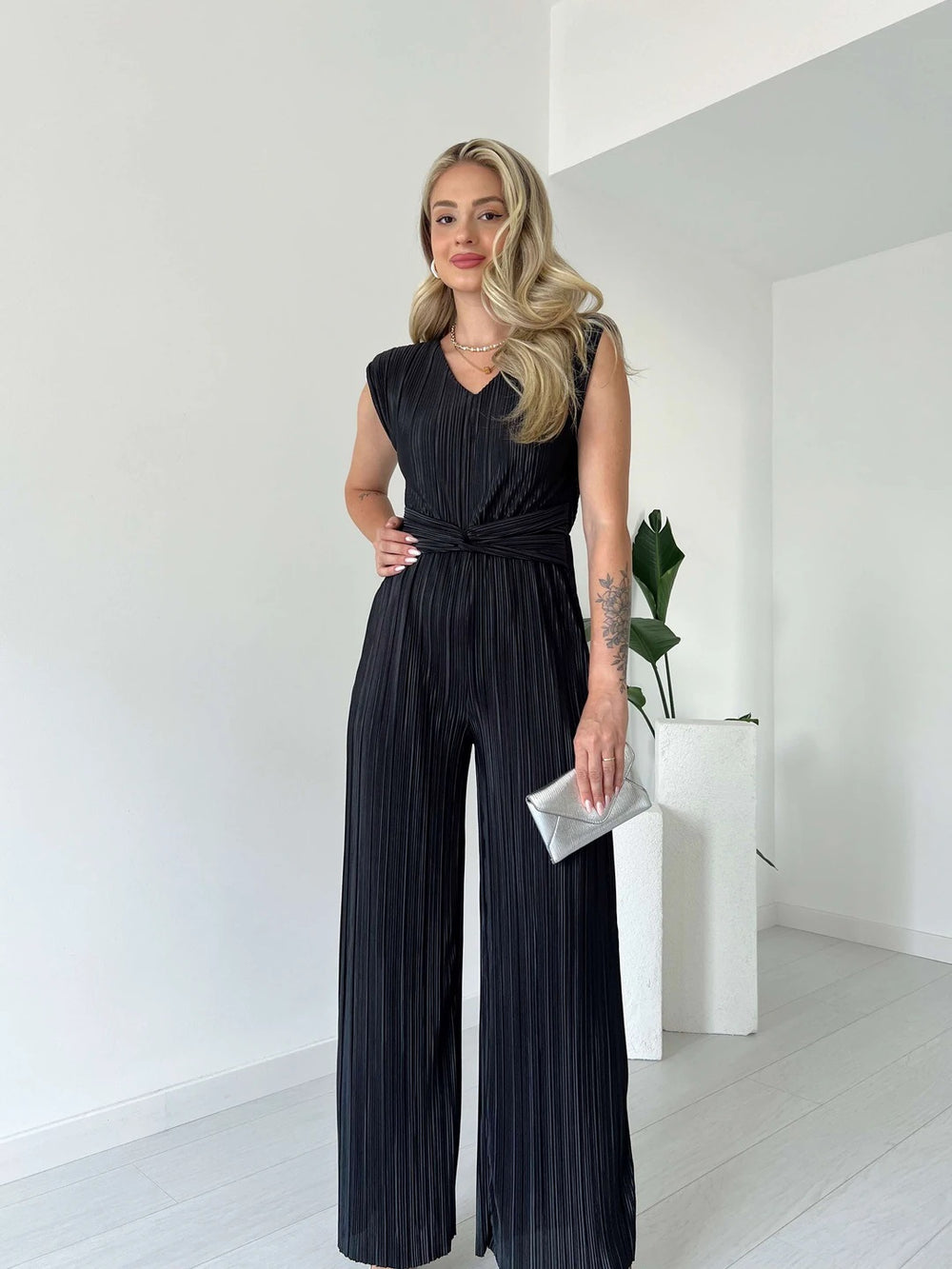 Amazon fashion cross-border women's clothing  autumn new style pure color sleeveless round neck silm pleated straight-leg jumpsuit