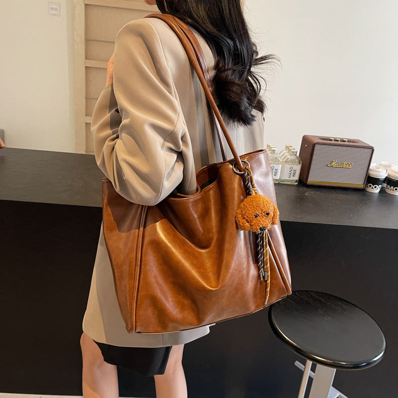 Autumn and winter retro fashion tote bag women's 2025 new commuting large-capacity shoulder bag high-end underarm bag