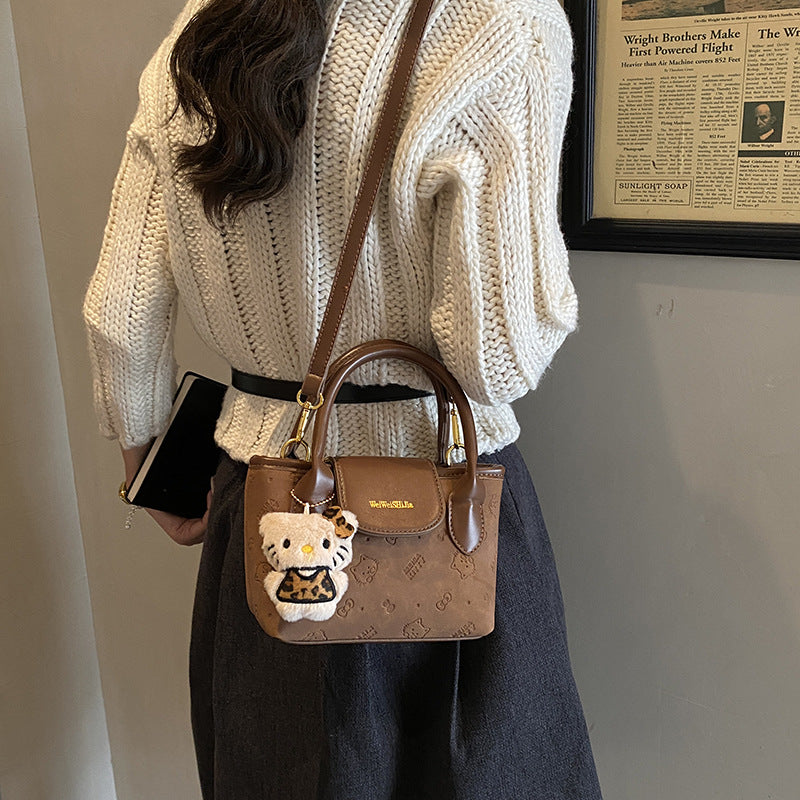 Simple and stylish crossbody bucket bag, 2025 autumn/winter vintage-inspired commuter casual bag, understated luxury niche handbag, shoulder bag