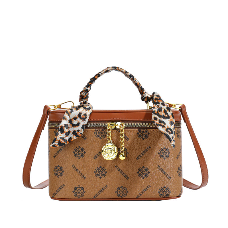 2025 new box bag silk scarf high-end fashion printed letter versatile shoulder crossbody small square bag