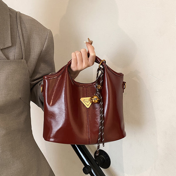 Oil wax leather hand-held extra-large bag women's 2025 new winter retro versatile messenger bag commuter shoulder bag