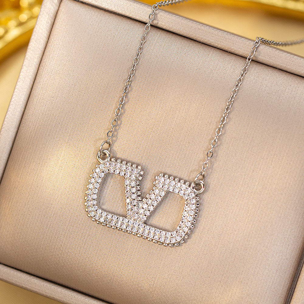 [copper inlaid with zirconium] cross-border popular letter necklace for women, versatile, high-end, light luxury, diamond-encrusted sweater chain jewelry