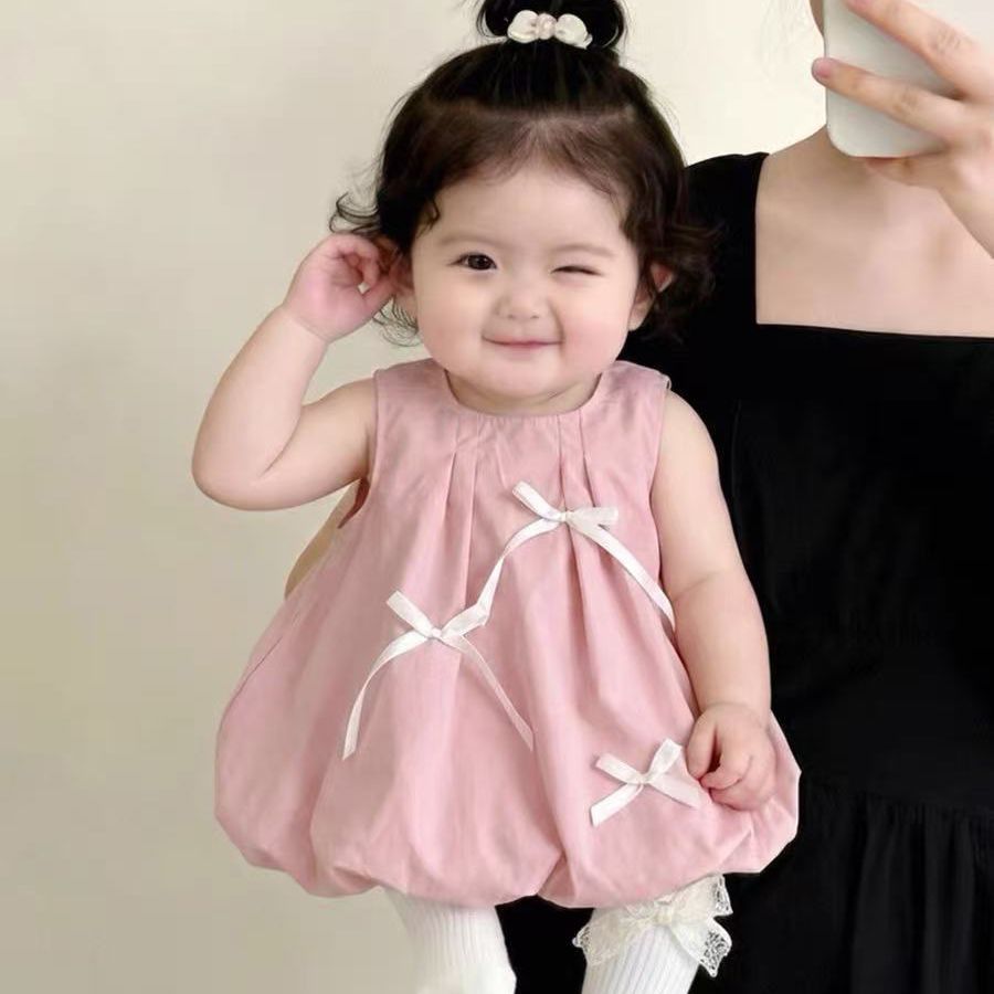 Summer sleeveless sweet romper for baby girls, lightweight outfit for infants and toddlers, elegant first birthday dress, cute bodysuit for outdoor wear