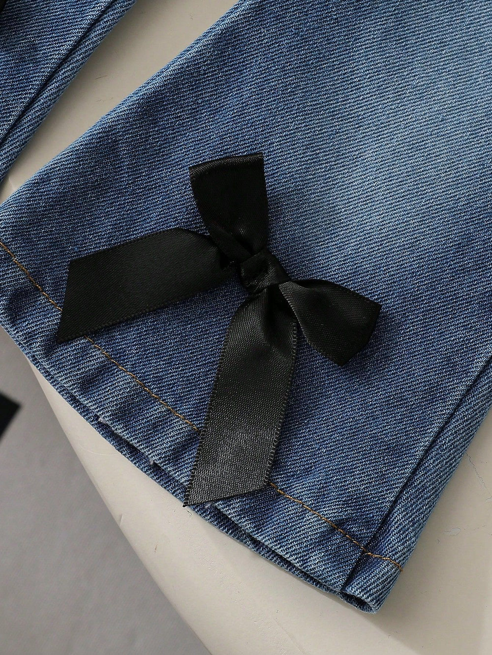 Spring/summer girls' versatile sweatshirt with bow print detail, long sleeve top + solid black pants