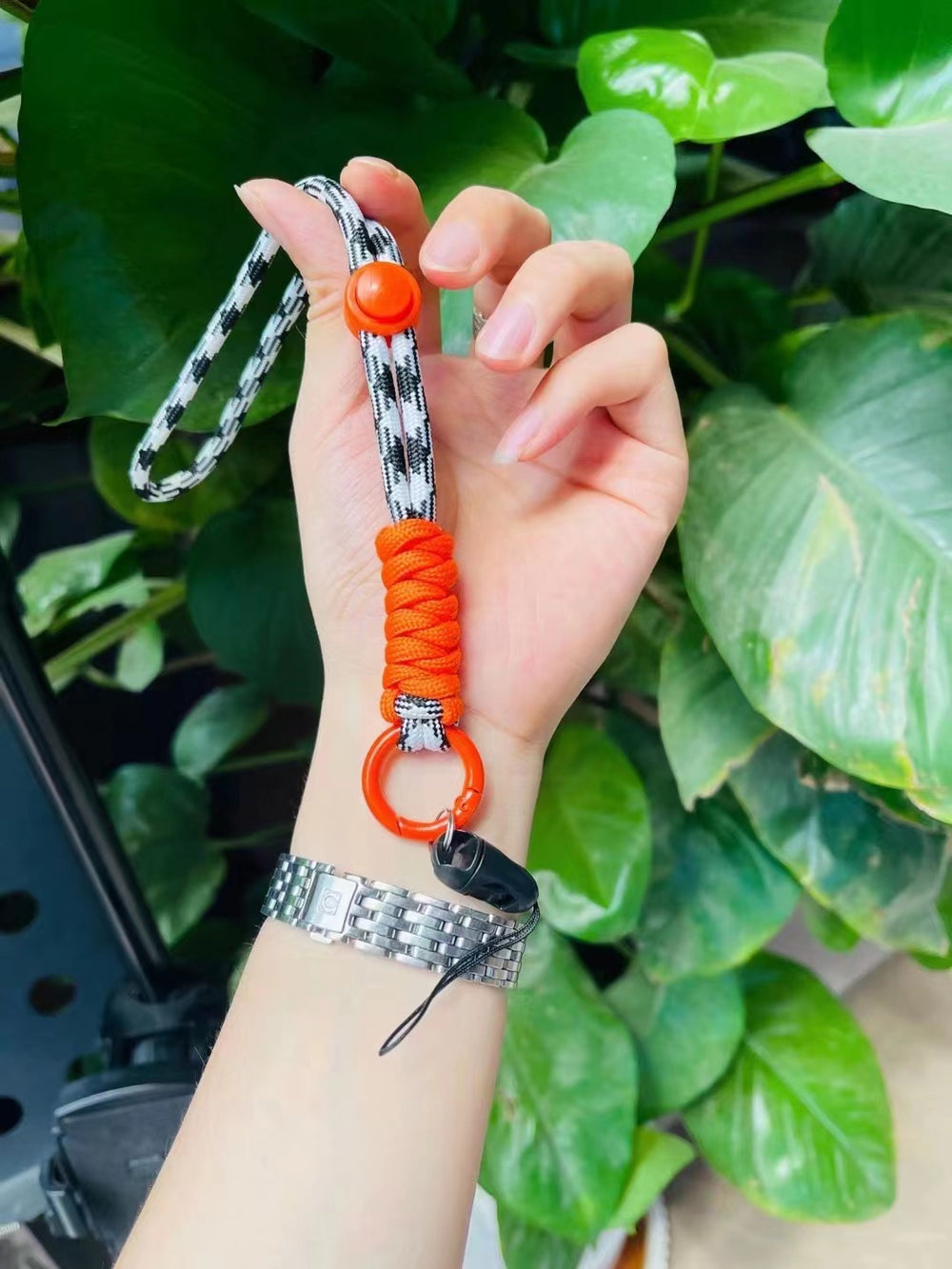 New arrival mobile phone contrast color lanyard halter anti-lost adjustable wrist rope keychain hand-woven rope two-color hand rope