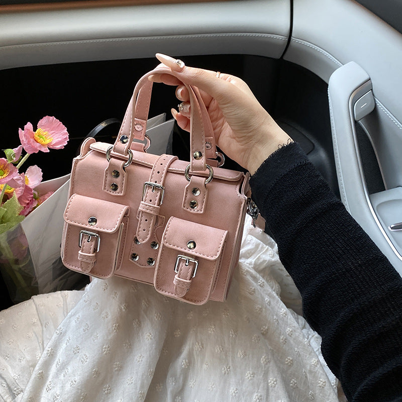 Cross-border high-end hand bag Internet celebrity explosion fashion commuter shoulder messenger bag niche retro bright locomotive bag