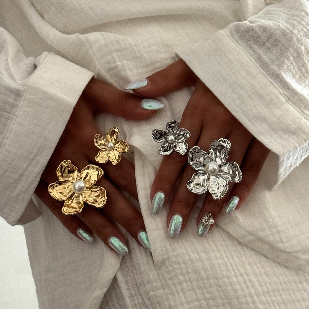 Wholesale petal rings: cross-border, niche design, floral finger rings - unique, statement, irregular pleated women's rings