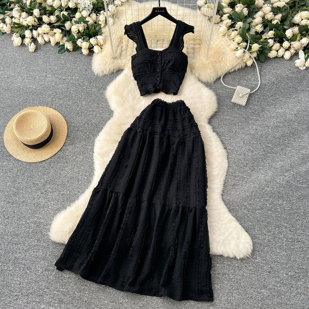 Age-reducing fresh spring and summer holiday style short small flying sleeve suspender tops + high waist pleated skirt two-piece set