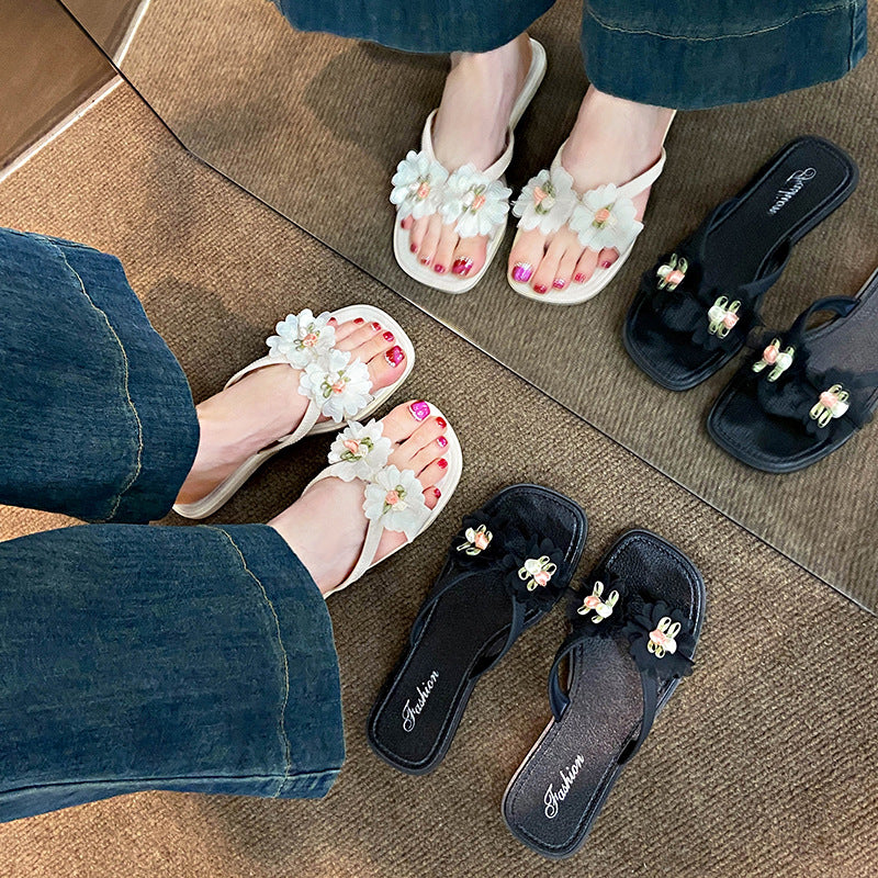 New women's summer sandals with two little flowers - stylish, non-slip, versatile flat sandals for outdoor wear, trendy beach slippers