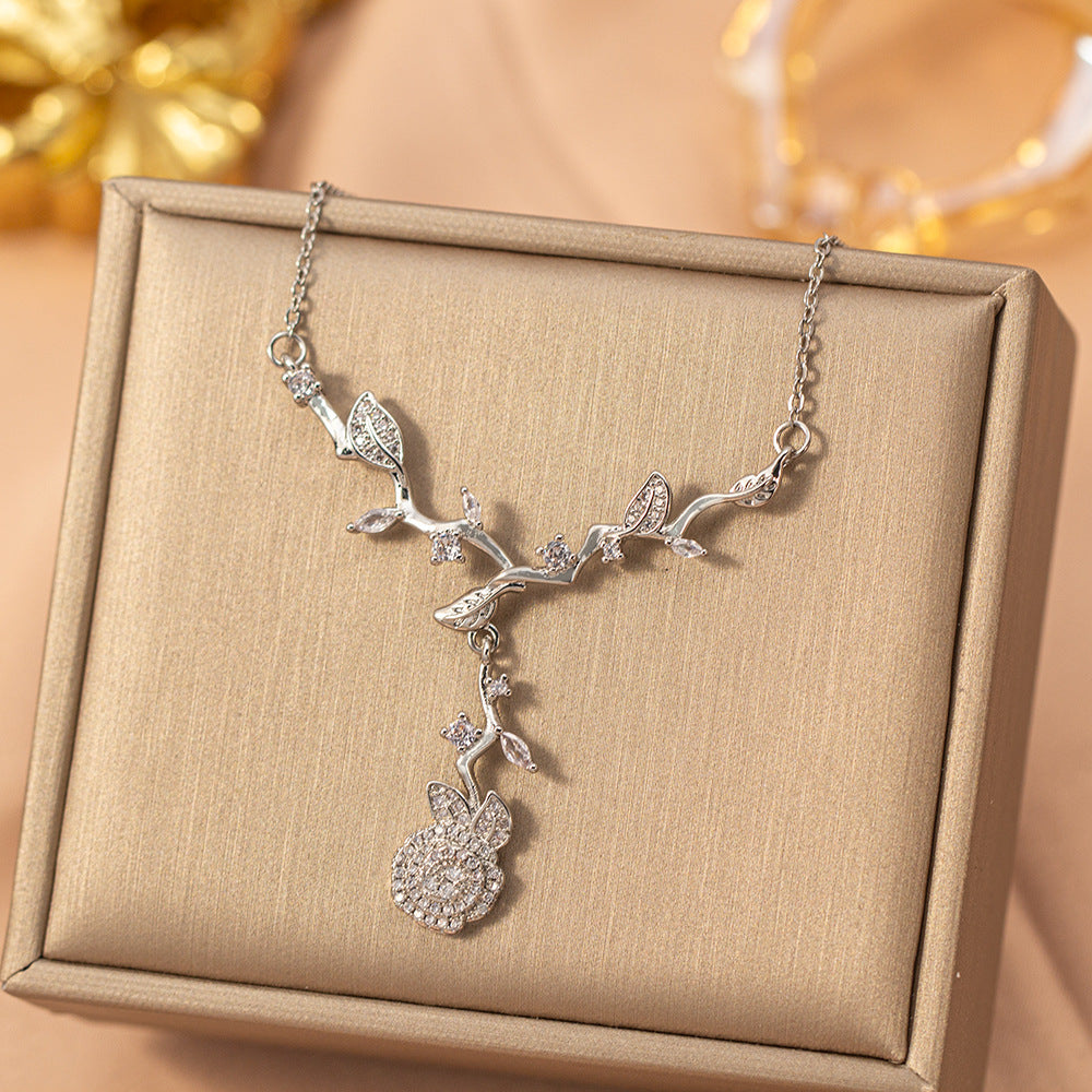 Copper inlaid zirconium four-leaf clover necklace for women, titanium steel real gold plating popularinsfashion flower exquisite sweater chain jewelry
