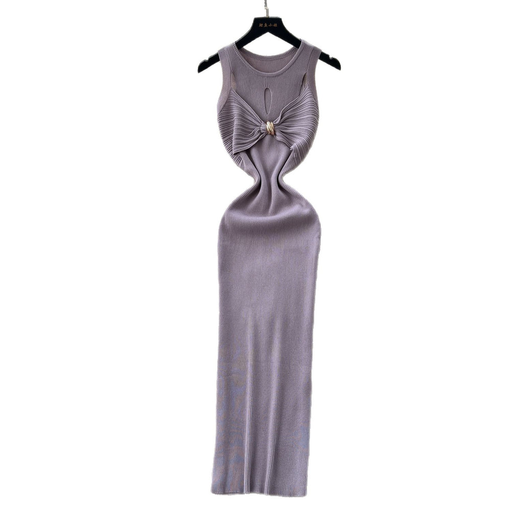 Goddess-style sense of design, cut out metal buckle, round neck, sleeveless dress, women's silmslimming lookelegant hip skirt