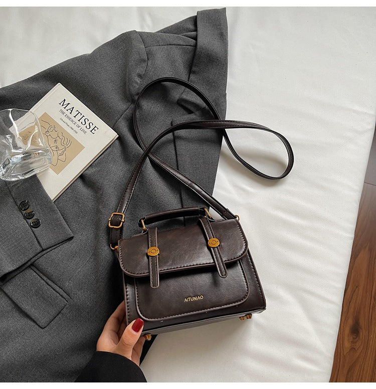 High-end retro small bag for women 2025 autumn new arrivalniche styleeasiest for match small square bag super popular light luxury shoulder satchel bag