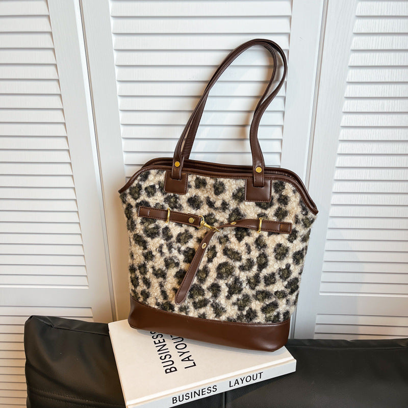 Retro trendy underarm tote bag women's 2025 autumn and winter new fashionable large-capacity shoulder bag niche design women's bag