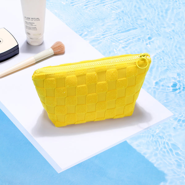Korean version of checkerboard, cute cosmetic bag, large capacity, high-end sense, comfortable in hand, girls' bag, fashionable storage bag