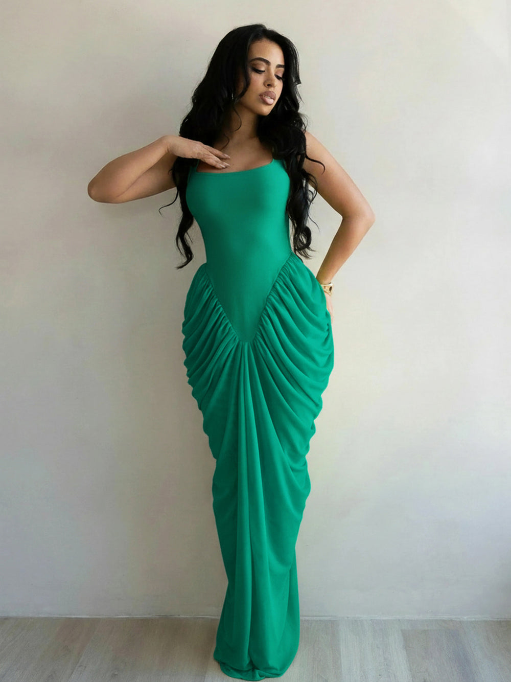 exclusive supply of fashion suspender long skirt, waist-cinching chiffon pleated hip-hugging dress, party dinner dress