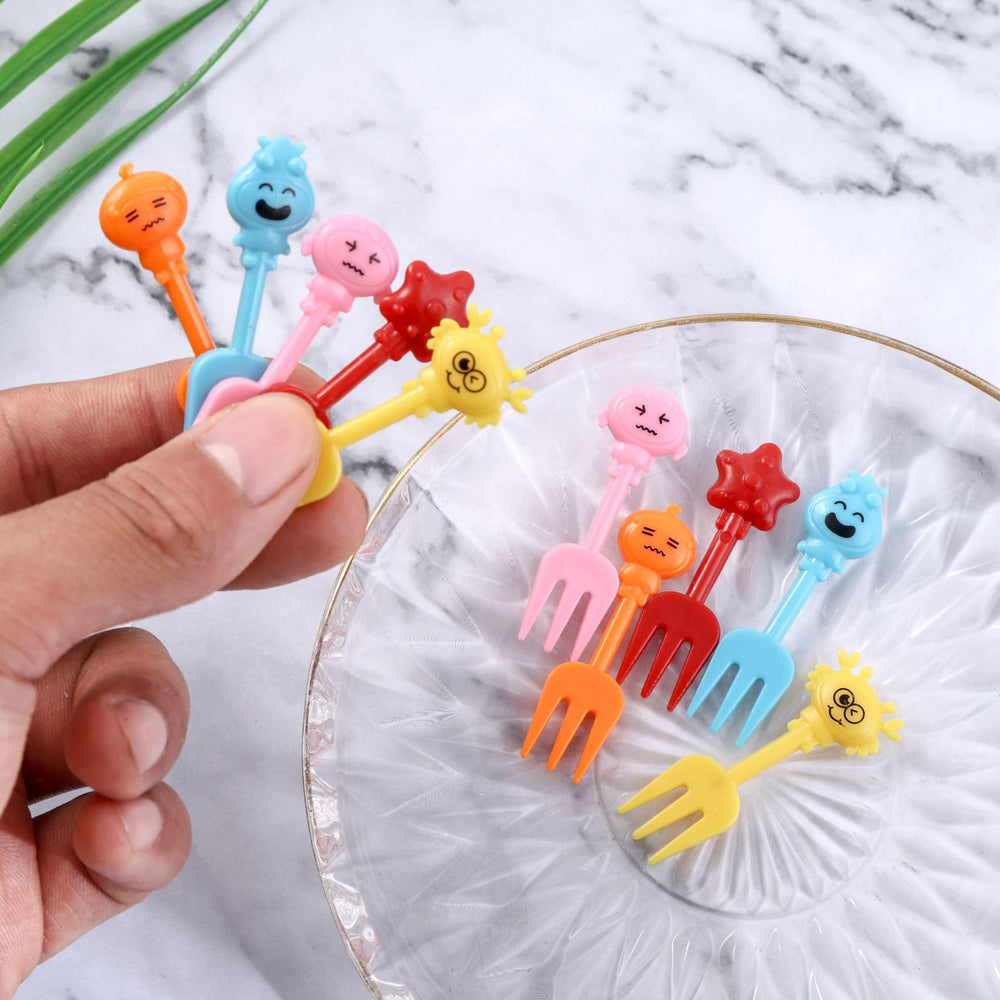 Japanese cartoon fruit picks creative children's food forks cake forks cute animal dessert forks plastic fruit forks
