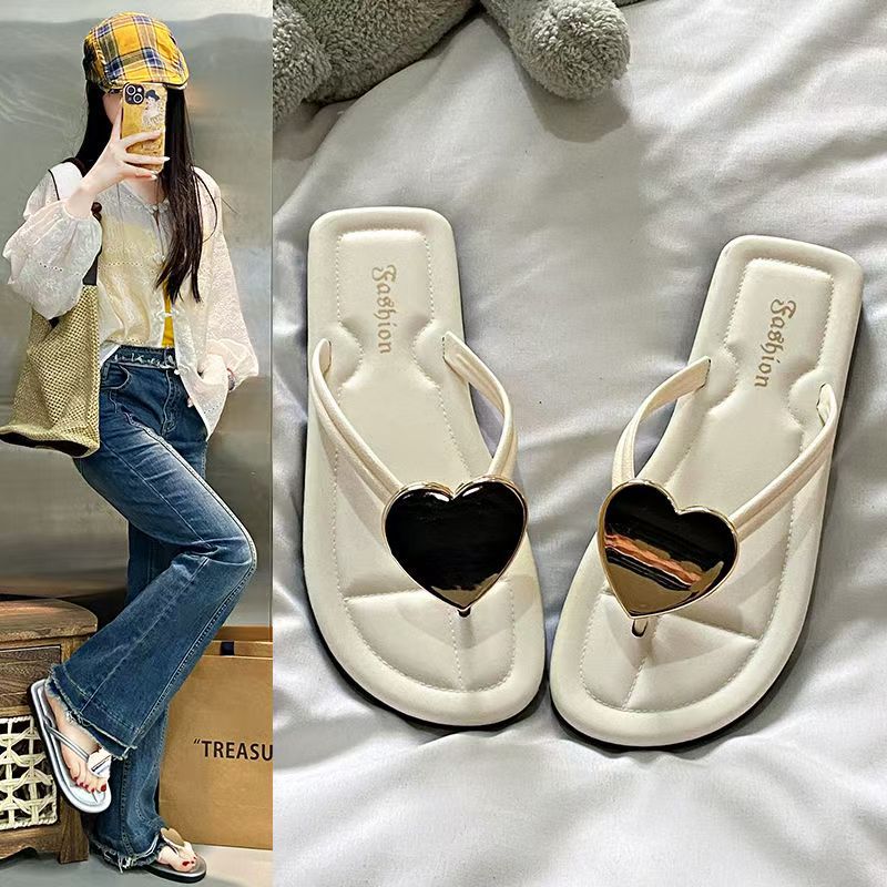 Women's flip-flops: flat, non-slip, lightweight, beach-ready, fashionable, versatile, heart-themed sandals - new summer 2025 collection for outdoor wear