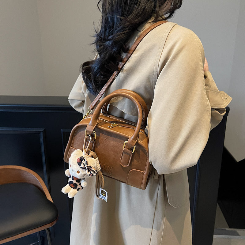 French retro handbag women's bag new 2026 trendy versatile crossbody bag high-end texture work shoulder bag