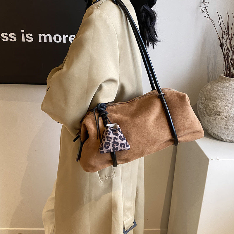 Retro niche portable commuter bag women's autumn and winter 2025 new fashion suede underarm bag large capacity backpack