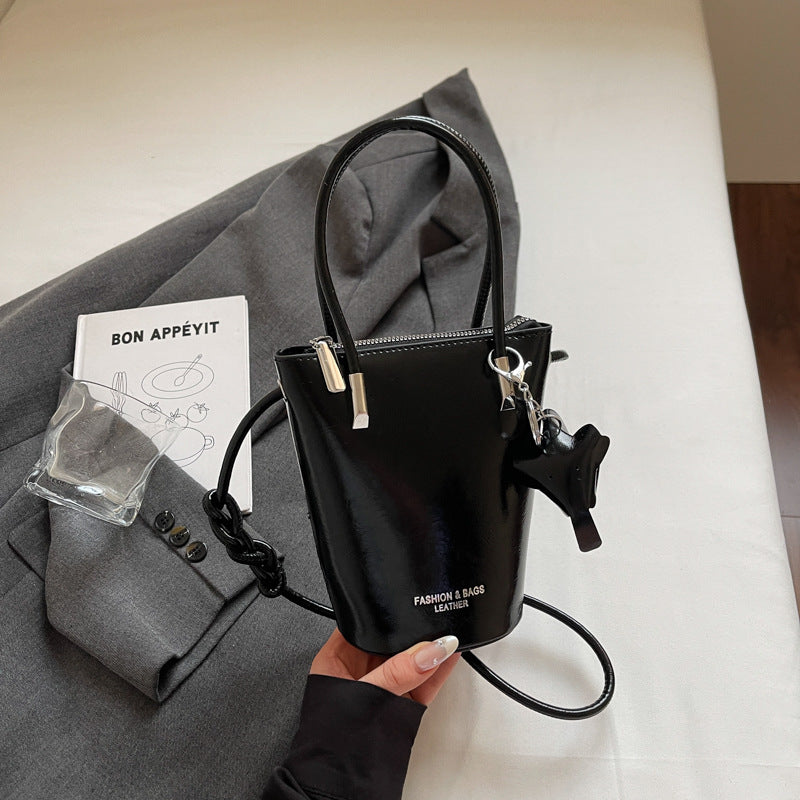 High-end niche bucket bag versatile women's bag new popular fashion shoulder messenger bag Korean simple handbag