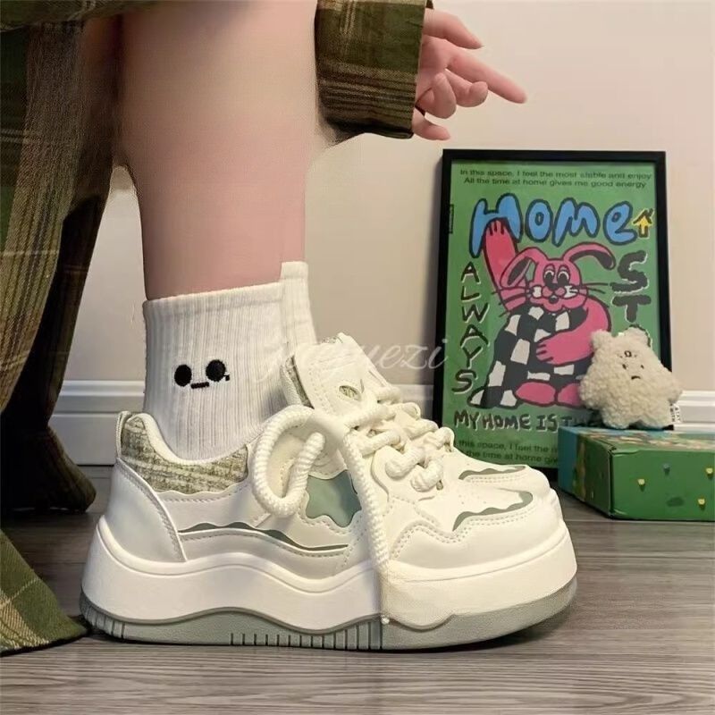 Kids' soft-soled shoes:  spring new arrivals - girls' athletic sneakers for mid-to-large children, anti-slip, fashionable skate shoes, trendy style