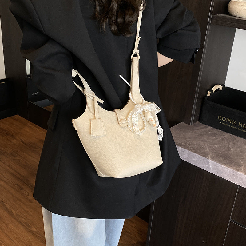 Foreign orders are popular this year, and small bags for women's 2025 new fashionable versatile messenger bags are super hot portable bucket bags.