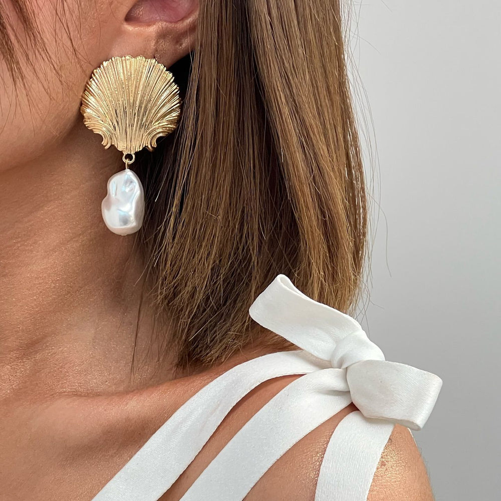 Wholesale ocean breeze earrings: european and american cross-border jewelry, versatile scallop-shaped, niche, high-end faux pearl pendant earrings for women