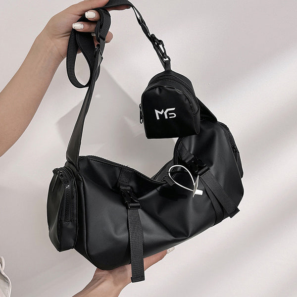 Trend casual tooling messenger bag, large-capacity sports and leisure pillow bag, simple Korean version messenger bag for going out and commuting