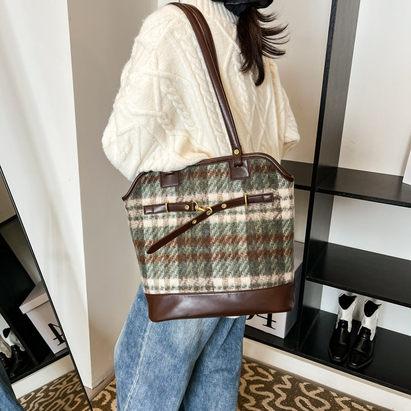 Retro trendy underarm tote bag women's 2025 autumn and winter new fashionable large-capacity shoulder bag niche design women's bag