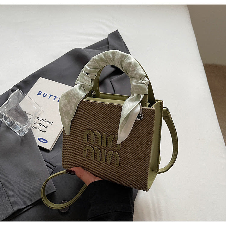 Cross-border premium bag women's autumn and winter 2025 new fashion versatile shoulder messenger bag women's portable Princess Diana bag