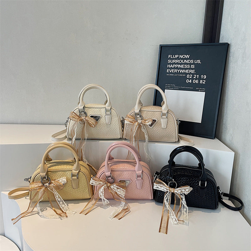 Retro small bag women 2025 new popular versatile messenger bag super fire portable bowling bag fashion shoulder bag