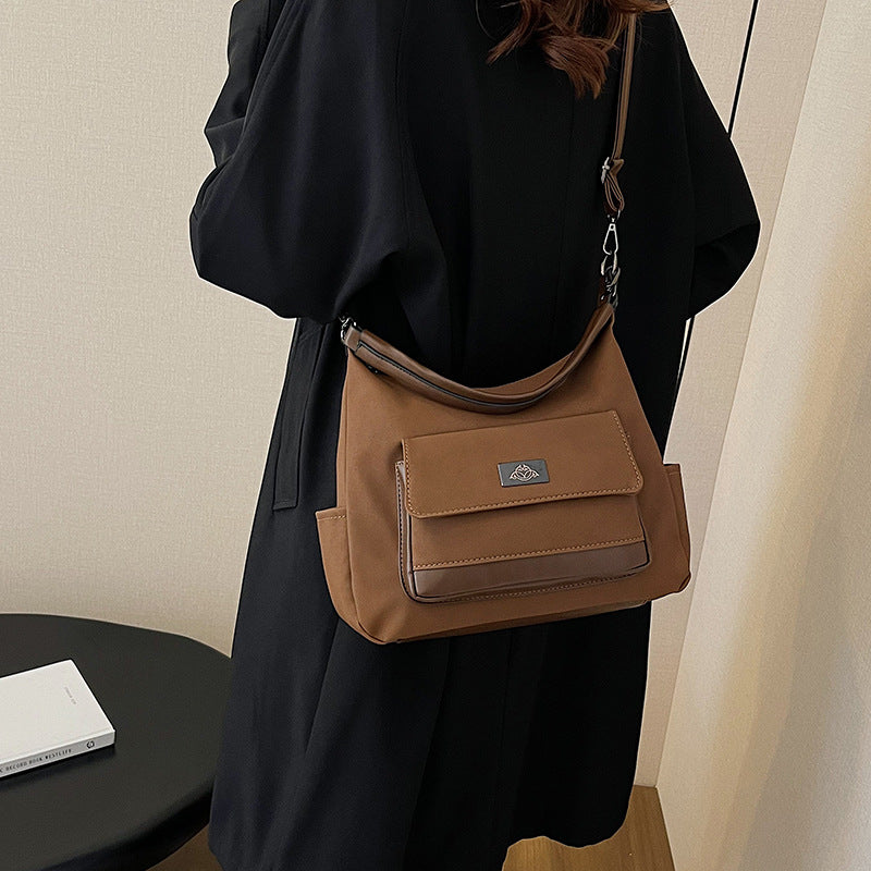 Foreign trade popular women's bags retro large-capacity shoulder messenger bags European and American mail carrier underarm simple casual mail carrier bags
