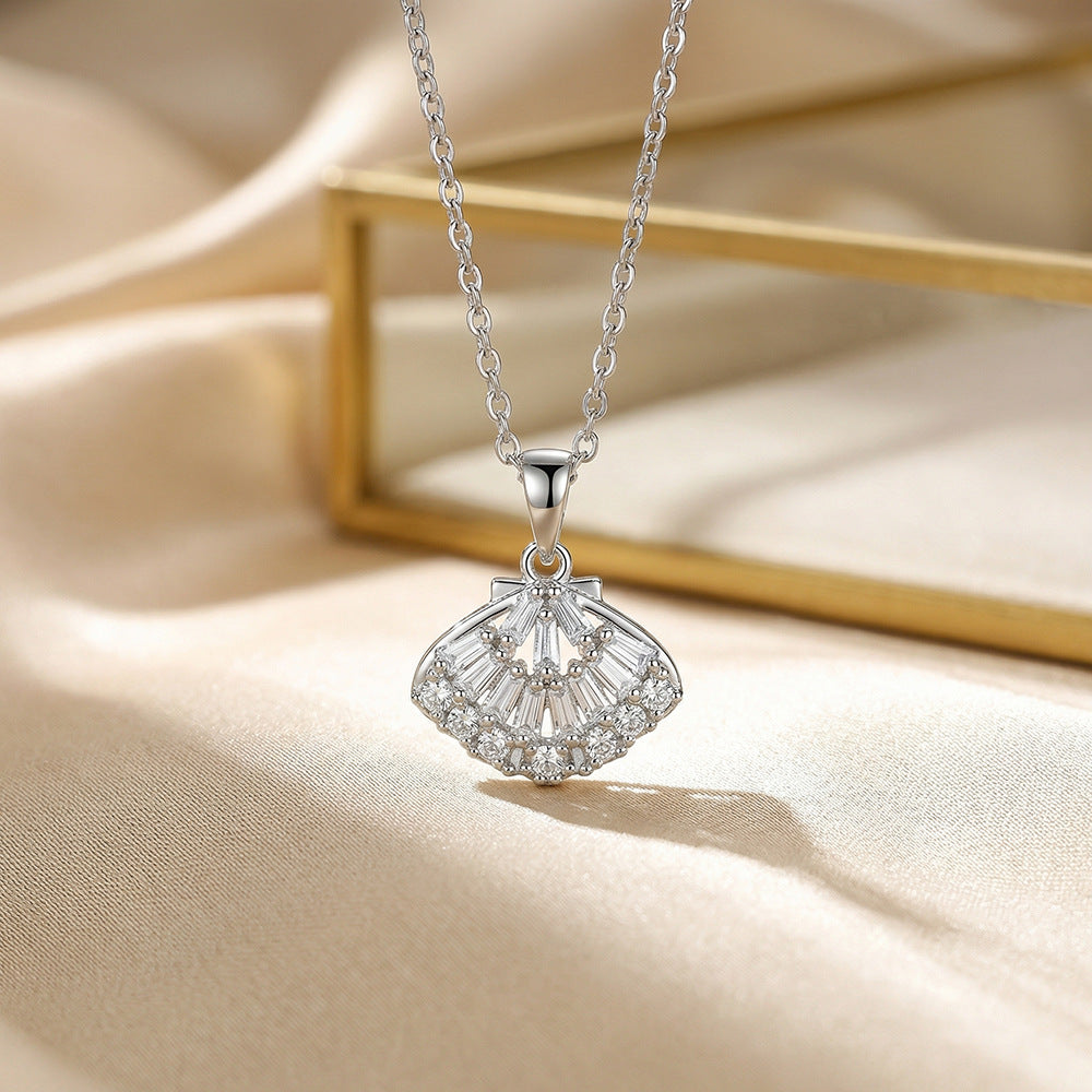 Popular internet celebrity fashionelegant copper inlaid with zirconium and full diamond shell necklace for women accessible luxuryniche style non-fading clavicle chain jewelry