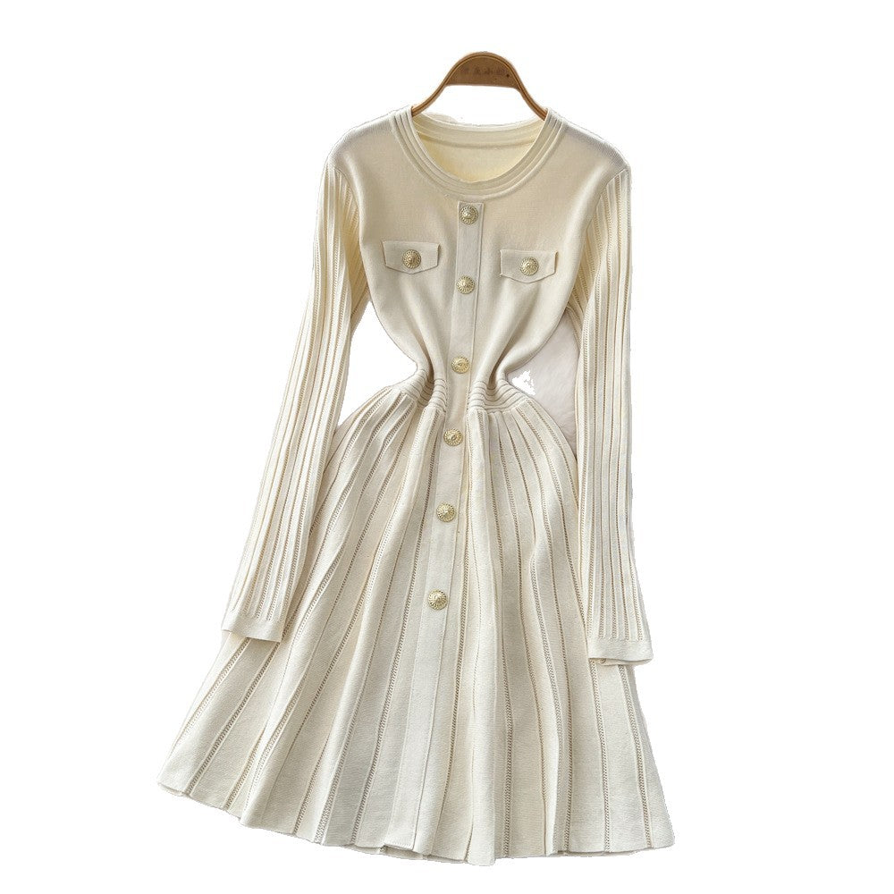 French chic, high-end, luxurious knitted dress with heavily embellished metal buckle – perfect for autumn/winter, featuring a cinched waist and ideal as a layering piece