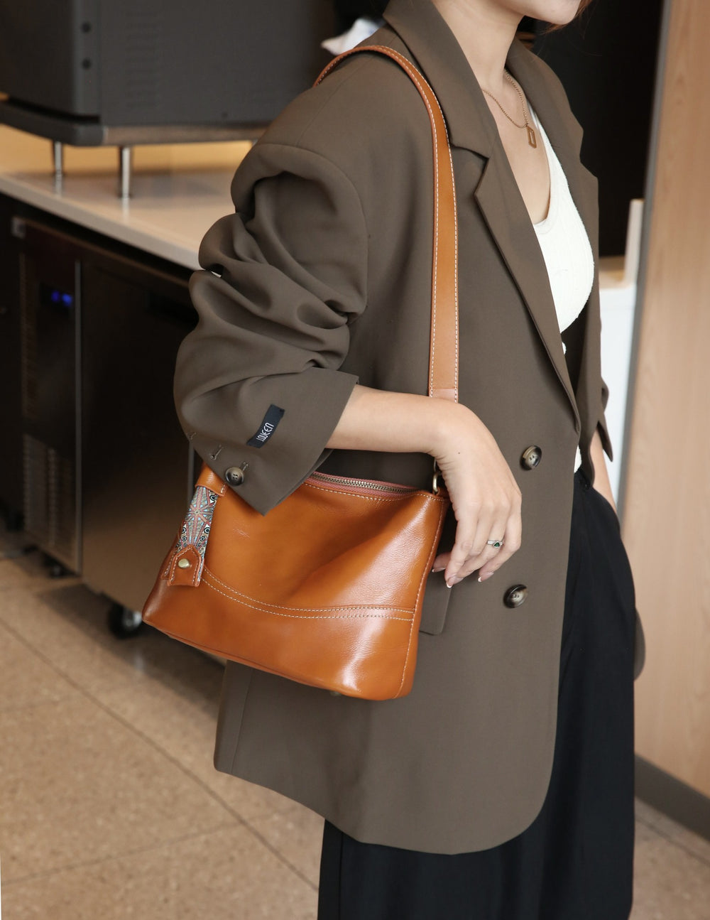 Vegetable tanned first layer cowhide women's bag shoulder women's bag fashion multi-compartment large capacity practical bucket bag soft leather
