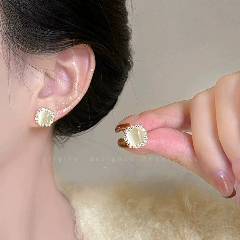 Spring break style white floral earrings - unique dopamine studs, niche design, versatile earrings
