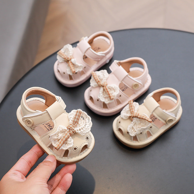 Summer new arrivals: one-year-old baby girl's squeaky sandals - princess-style soft sole closed-toe first walker shoes