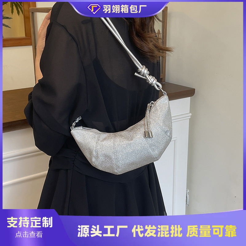 Cross-border niche light and versatile foreign style dumpling bag women's 2025 new fashion personalized creative shoulder messenger bag