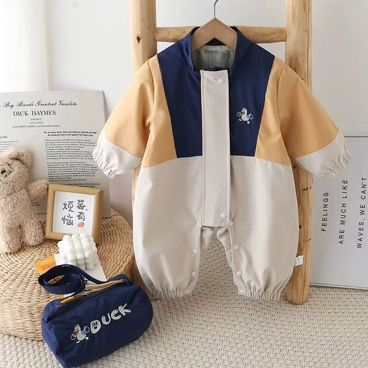 Infant and toddler spring/autumn color-blocked romper, stylish and cute one-piece outfit for baby boys and girls, perfect for outings, a trendy and fashionable crawling suit