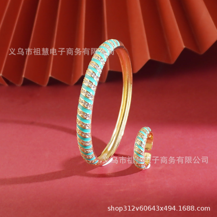 Women's elegant enamel copper bangle: a uniquely designed, vintage-inspired piece with ethnic flair. a fashionable accessory with a touch of regal elegance