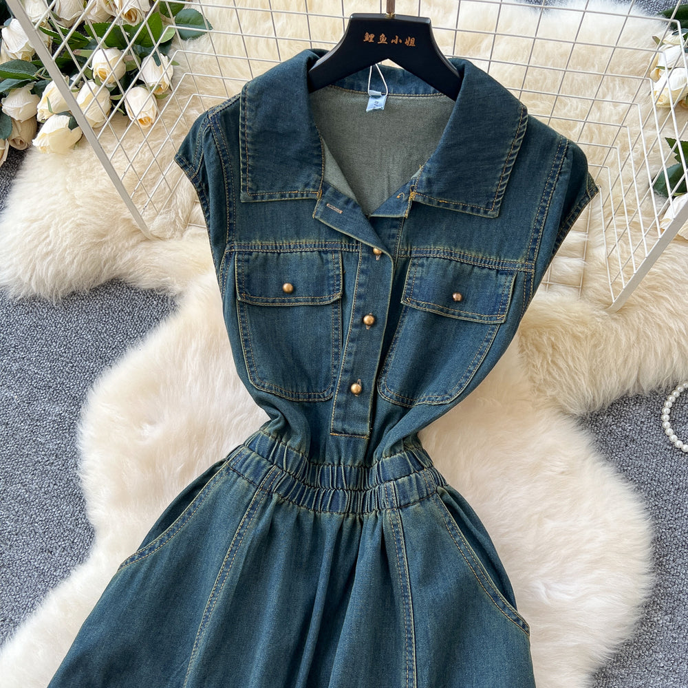 Sophisticated & chic: slim-fit denim dress with notched collar - a unique, high-end piece for women. perfect for summer : casual, flattering, and long