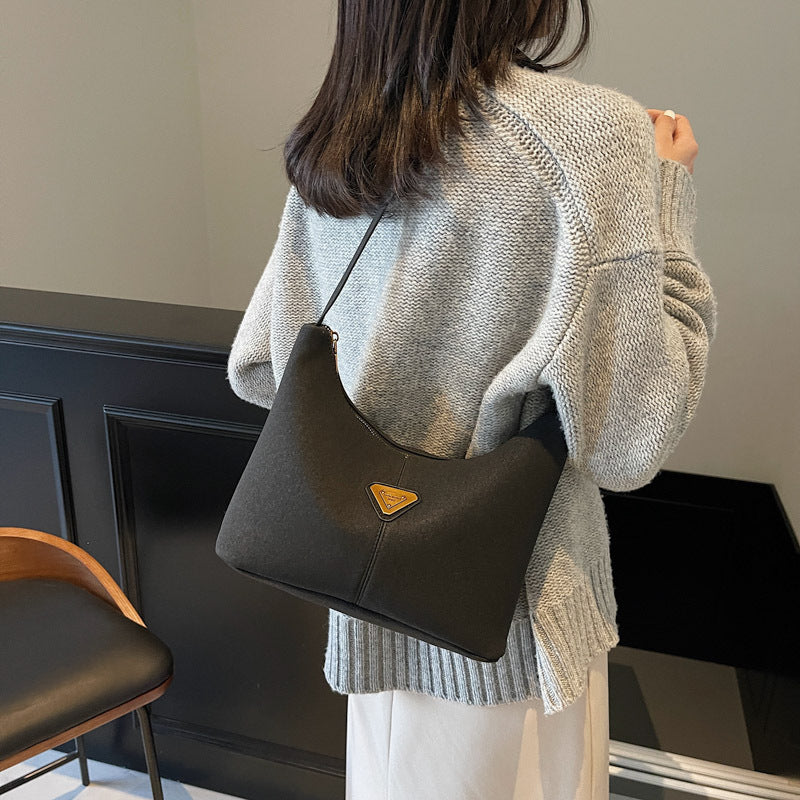 Simple retro underarm bag women's 2025 new winter shoulder messenger bag high-end sense work commuter tote bag