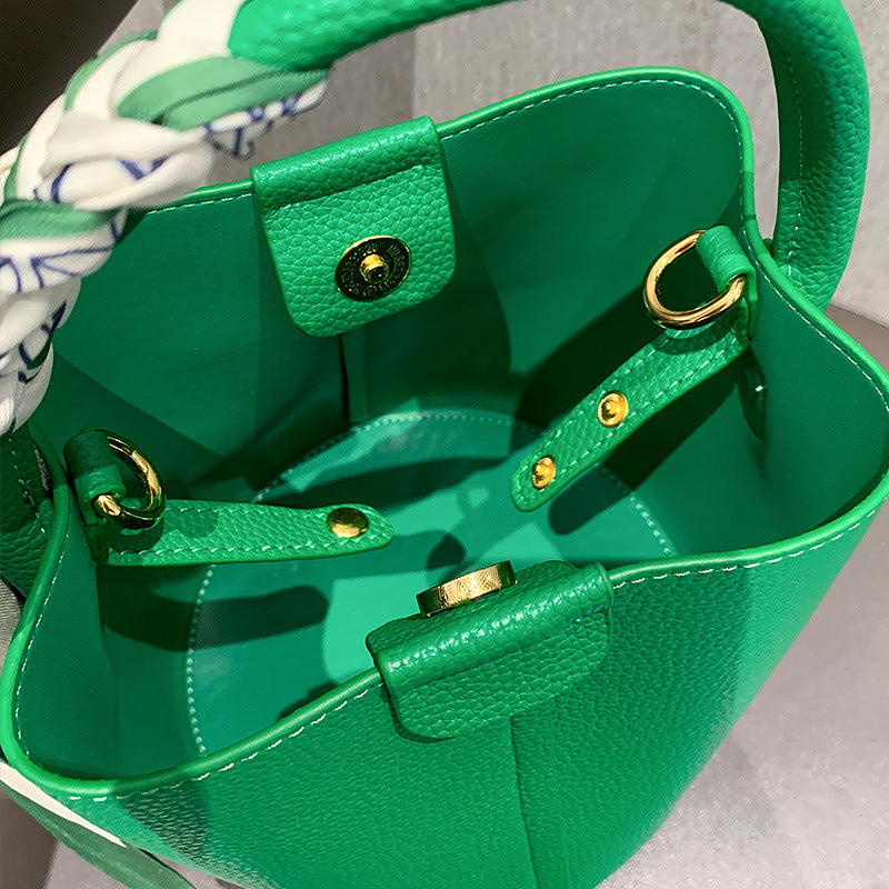 Bucket bag 2026 new handbag women's fashion simple elegant high-quality european and american popular retro crossbody bag