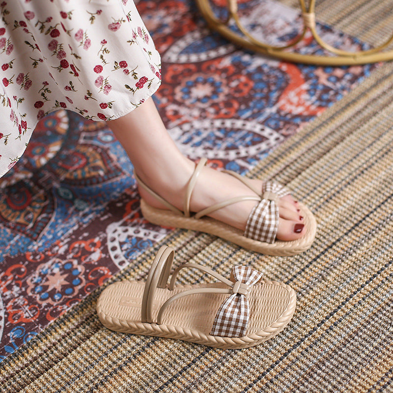 Women's slippers - stylish and versatile, new 2021 summer collection, perfect for beach and poolside, trendy thick-soled sandals and slides
