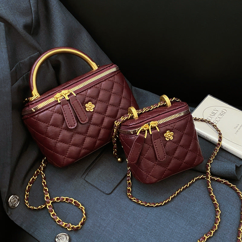 Hand carrying retro fashion bucket bag women's 2025 new Xiaoxiangfeng diamond chain shoulder bag versatile messenger bag