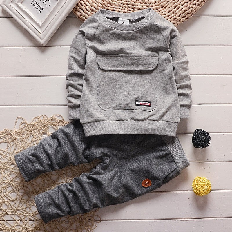 Spring/autumn kids' two-piece outfit set: hooded top and pants with large pockets for baby boys and girls. factory direct, ships in bulk